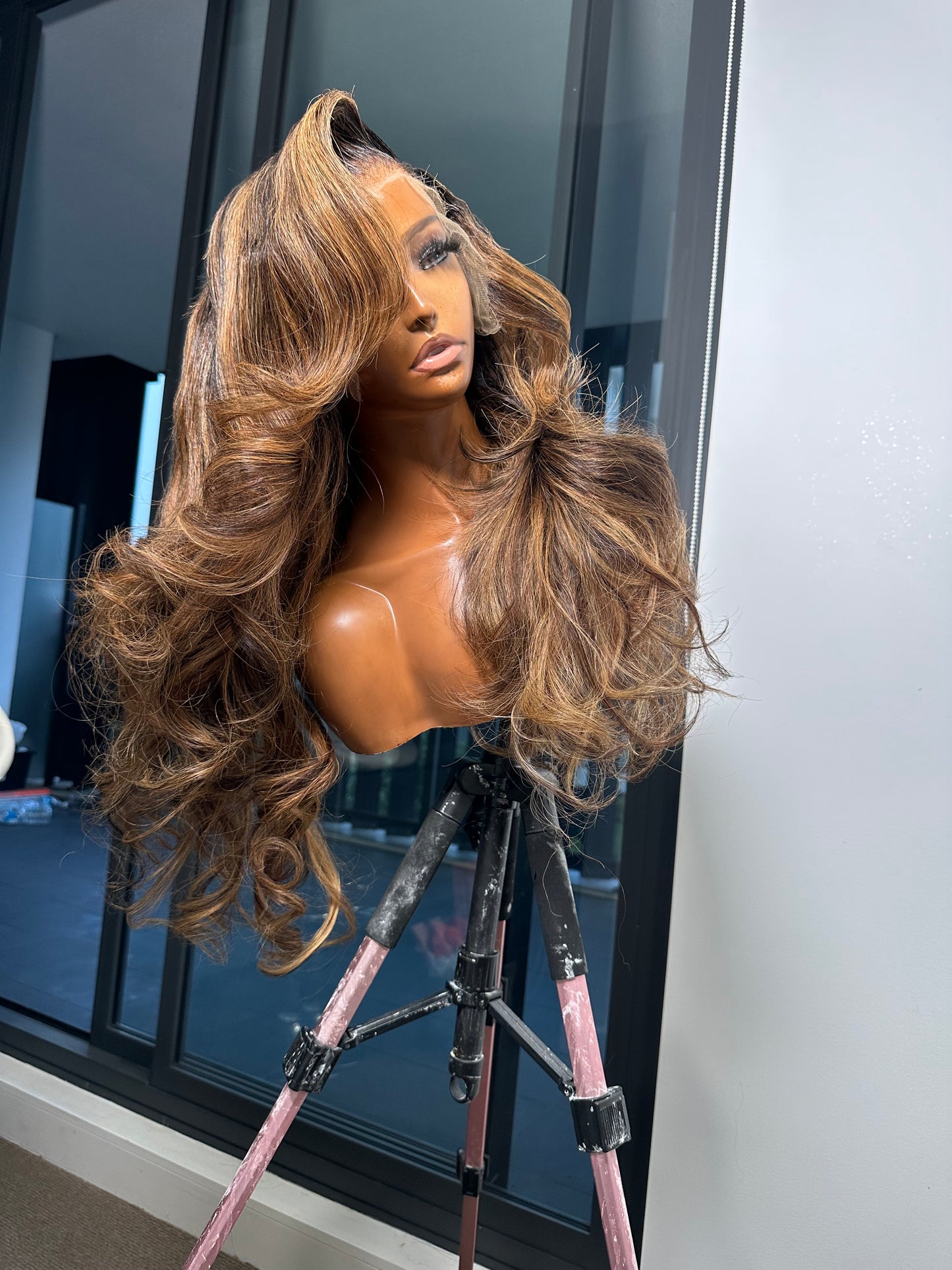 LAUREN – custom Colour